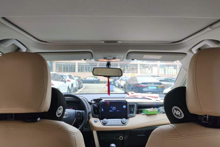 Used Toyota RAV4 2016 2.0L CVT Two-Wheel Drive Fashion Edition China V Standard Headliner