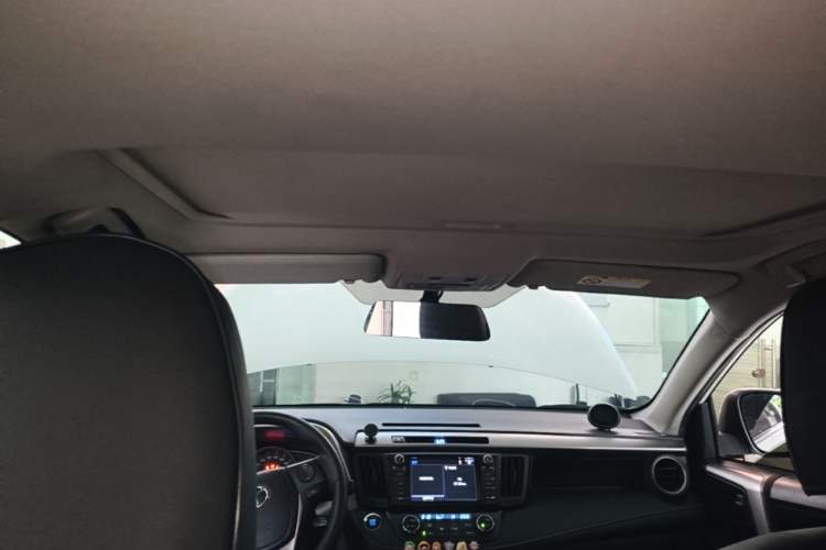 Used Toyota RAV4 2016 2.0L CVT Two-Wheel Drive Fashion Edition China V Standard Headliner