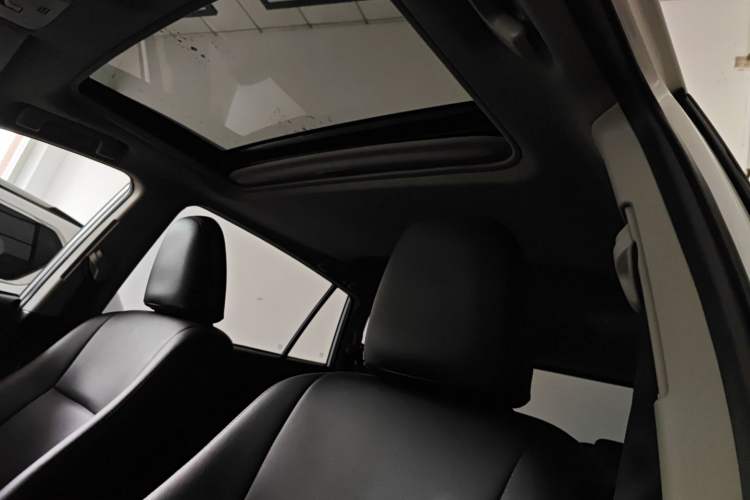 Used Toyota RAV4 2016 2.0L CVT Two-Wheel Drive Fashion Edition China V Standard Headliner