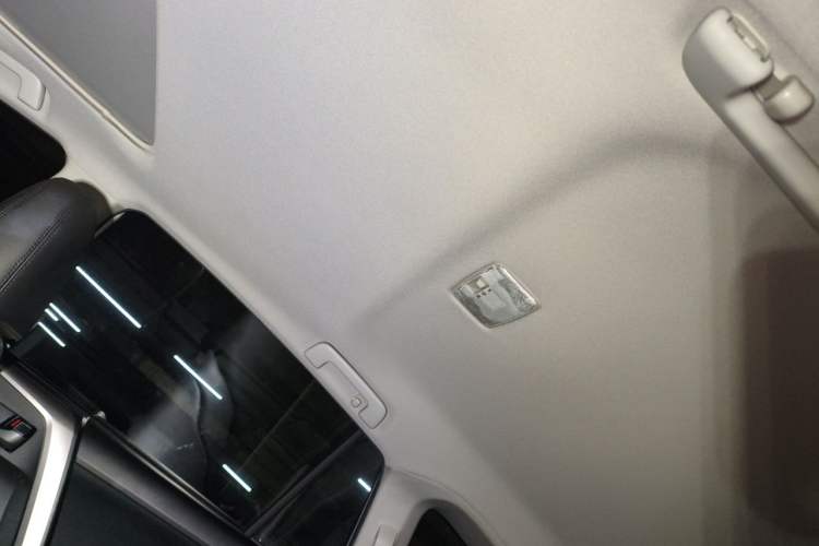 Used Toyota RAV4 2016 2.0L CVT Two-Wheel Drive Fashion Edition China V Standard Headliner