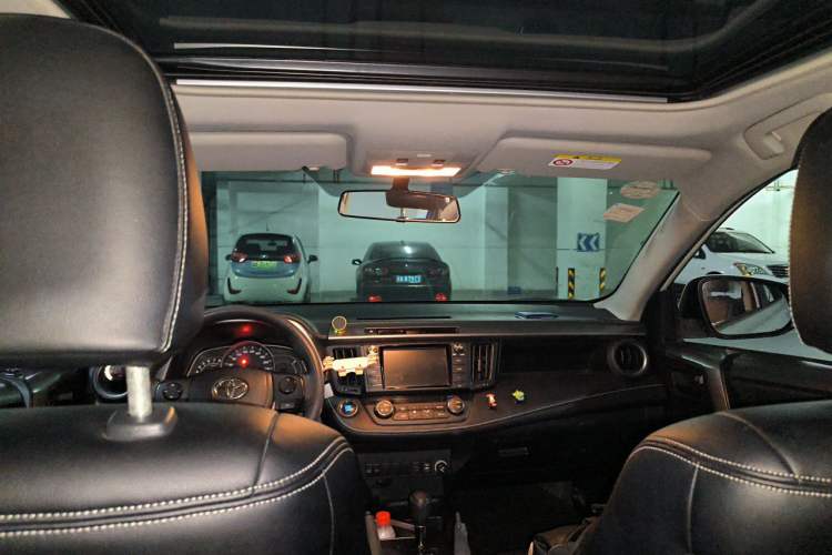 Used Toyota RAV4 2016 2.0L CVT Two-Wheel Drive Fashion Edition China V Standard Headliner