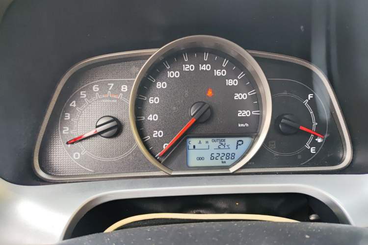 Used Toyota RAV4 2016 2.0L CVT Two-Wheel Drive Fashion Edition China V Standard Instrument Cluster