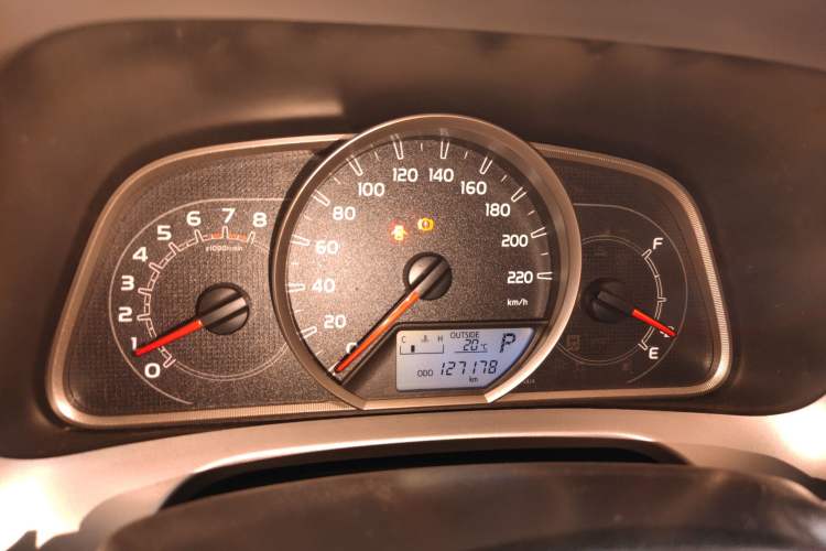 Used Toyota RAV4 2016 2.0L CVT Two-Wheel Drive Fashion Edition China V Standard Instrument Cluster