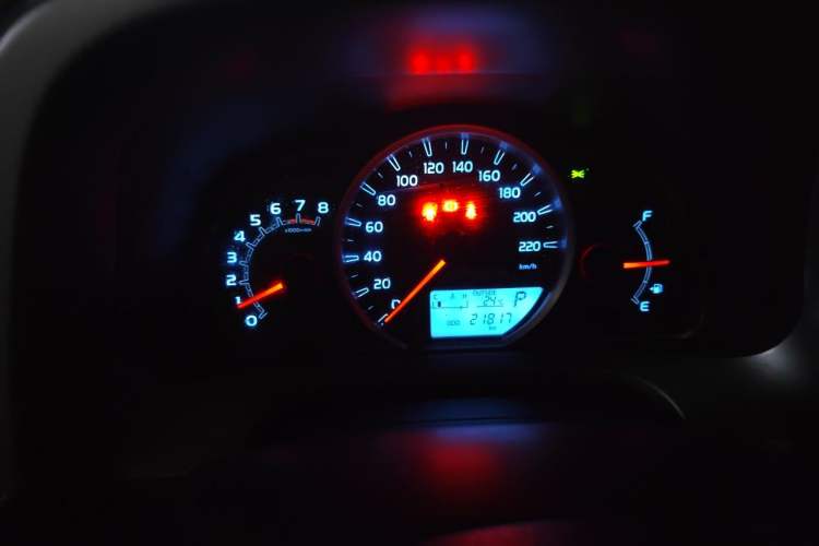 Used Toyota RAV4 2016 2.0L CVT Two-Wheel Drive Fashion Edition China V Standard Instrument Cluster