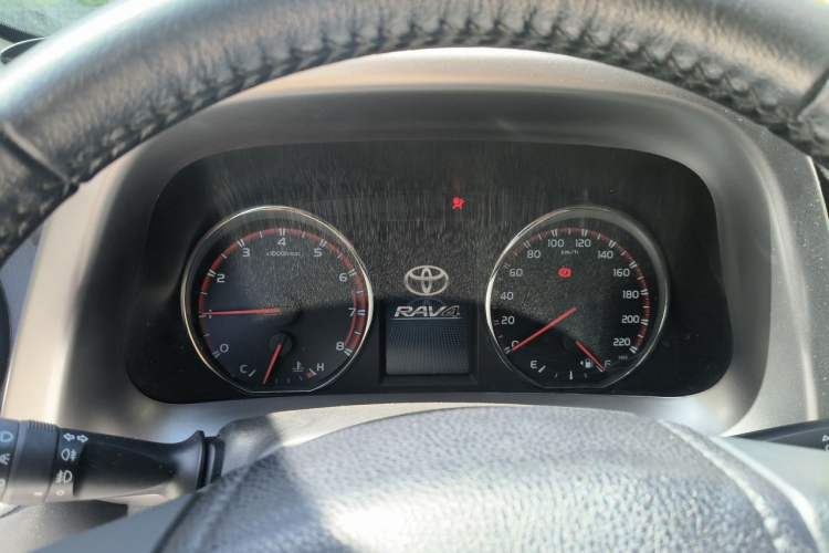 Used Toyota RAV4 2016 2.0L CVT Two-Wheel Drive Smart Edition China V Standard Instrument Cluster