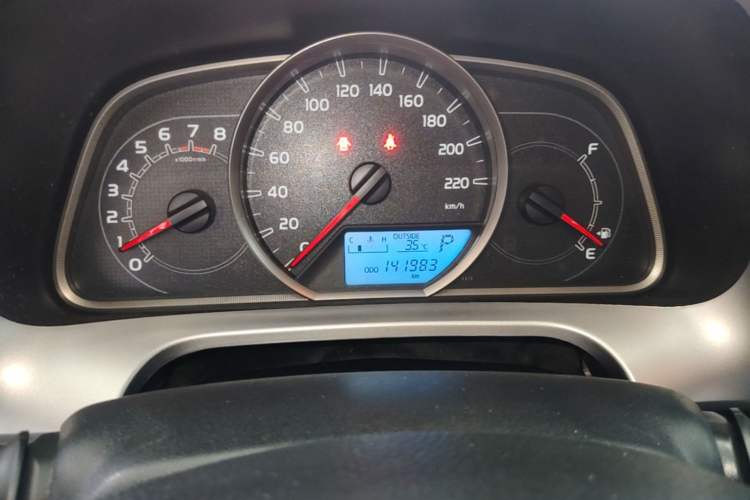 Used Toyota RAV4 2016 2.0L CVT Two-Wheel Drive Fashion Edition China V Standard Instrument Cluster