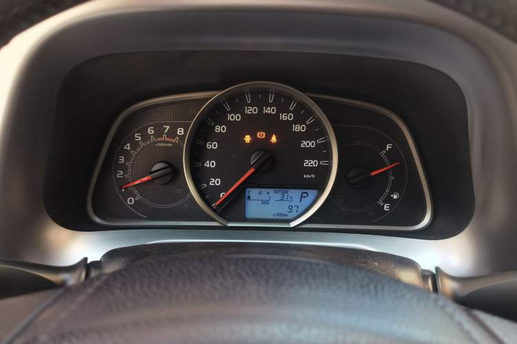 Used Toyota RAV4 2016 2.0L CVT Two-Wheel Drive Fashion Edition China V Standard Instrument Cluster