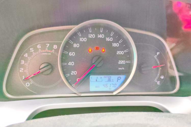 Used Toyota RAV4 2016 2.0L CVT Two-Wheel Drive Fashion Edition China V Standard Instrument Cluster