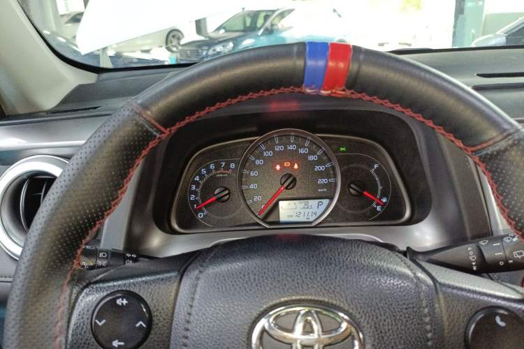 Used Toyota RAV4 2016 2.0L CVT Two-Wheel Drive Fashion Edition China V Standard Instrument Cluster