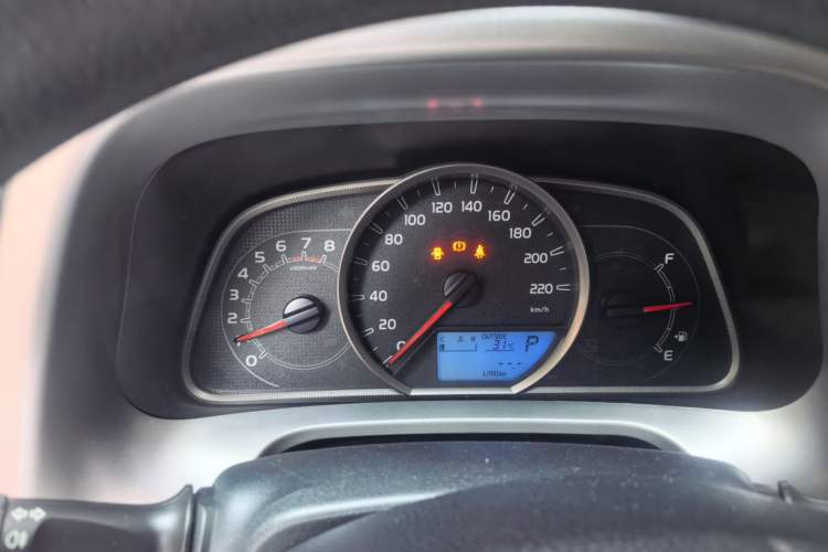 Used Toyota RAV4 2016 2.0L CVT Two-Wheel Drive Fashion Edition China V Standard Instrument Cluster