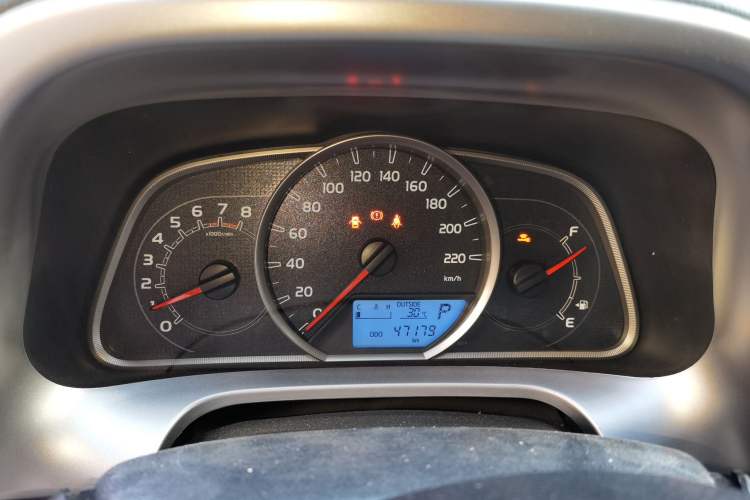 Used Toyota RAV4 2016 2.0L CVT Two-Wheel Drive Fashion Edition China V Standard Instrument Cluster