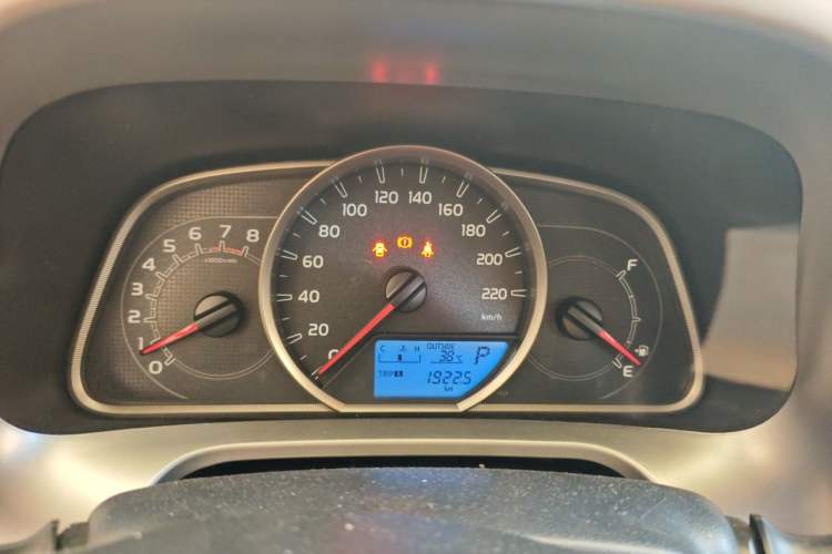 Used Toyota RAV4 2016 2.0L CVT Two-Wheel Drive Fashion Edition China V Standard Instrument Cluster
