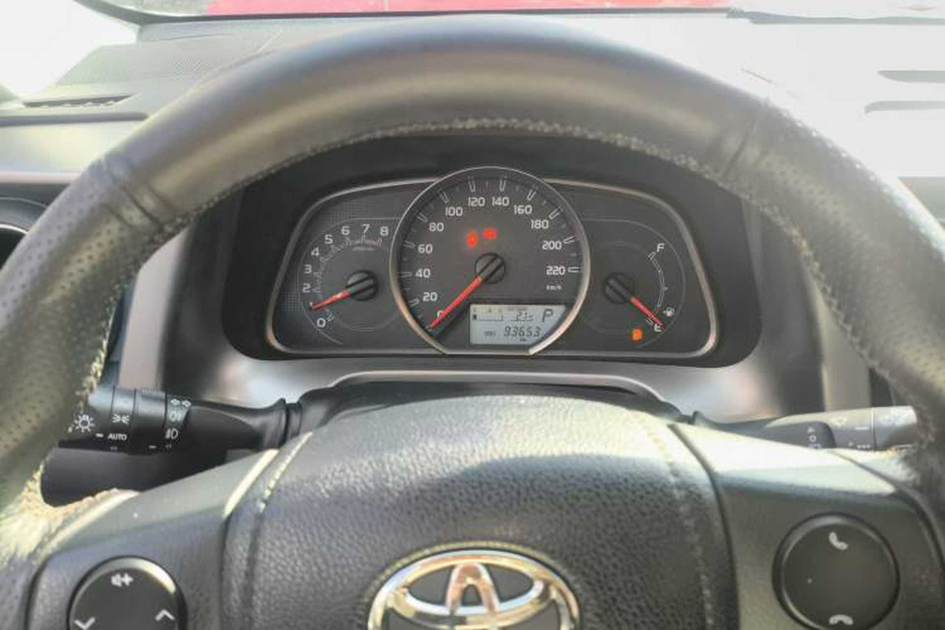 Used Toyota RAV4 2016 2.0L CVT Two-Wheel Drive Fashion Edition China V Standard Instrument Cluster