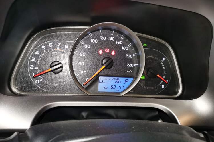 Used Toyota RAV4 2016 2.0L CVT Two-Wheel Drive Fashion Edition China V Standard Instrument Cluster