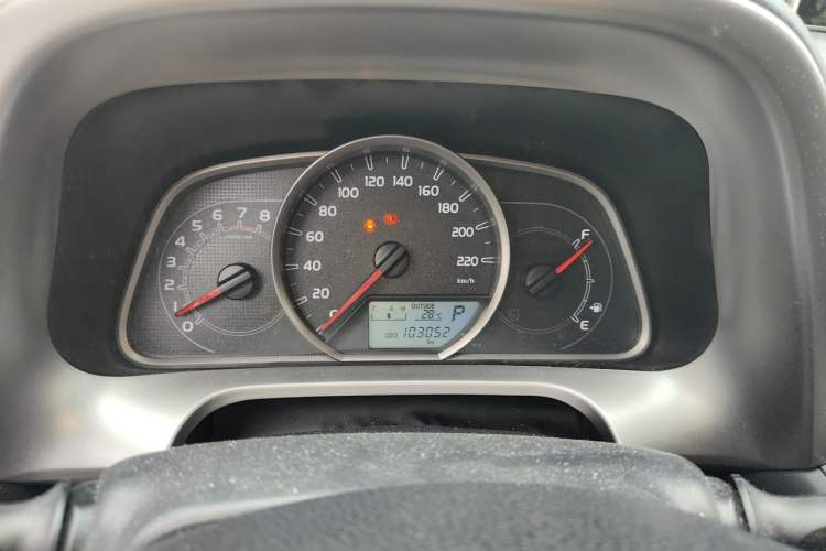 Used Toyota RAV4 2016 2.0L CVT Two-Wheel Drive Fashion Edition China V Standard Instrument Cluster