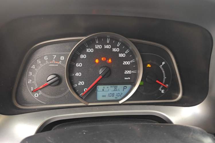 Used Toyota RAV4 2016 2.0L CVT Two-Wheel Drive Fashion Edition China V Standard Instrument Cluster