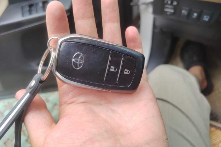 Used Toyota RAV4 2016 2.0L CVT Two-Wheel Drive Fashion Edition China V Standard Interior 1