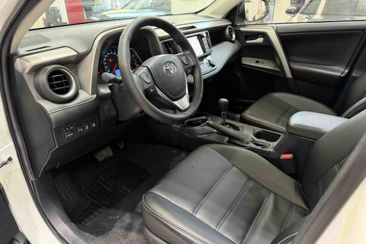 Used Toyota RAV4 2016 2.0L CVT Two-Wheel Drive Comfort Edition China V Standard Interior 1