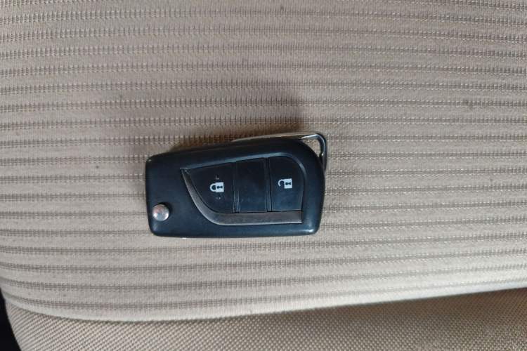 Used Toyota RAV4 2016 2.0L CVT Two-Wheel Drive Urban Edition China V Standard Interior 1