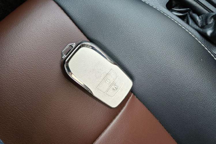 Used Toyota RAV4 2016 2.0L CVT Two-Wheel Drive Fashion Edition China V Standard Interior 1