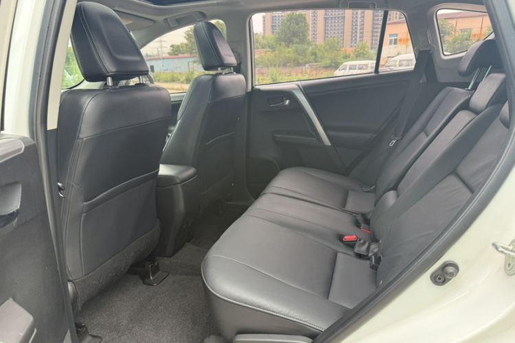 Used Toyota RAV4 2016 2.0L CVT 4x4 New Edition China V Standard Interior 1