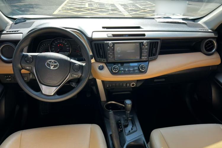 Used Toyota RAV4 2016 2.0L CVT Two-Wheel Drive Fashion Edition China V Standard Interior 1