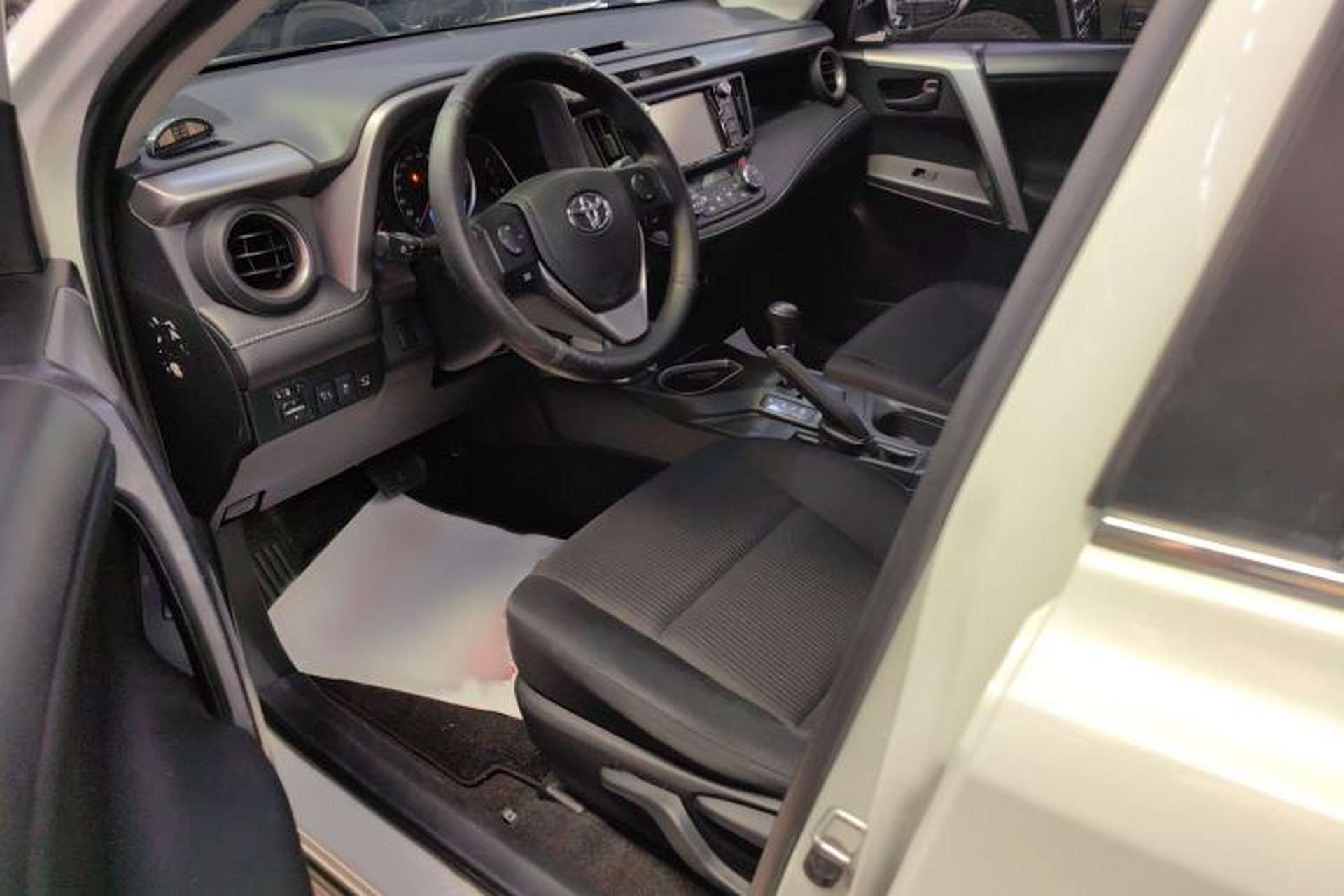 Used Toyota RAV4 2016 2.0L CVT Two-Wheel Drive Fashion Edition China V Standard Interior 1