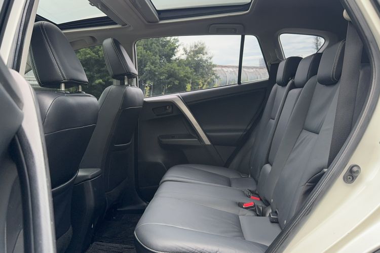 Used Toyota RAV4 2016 2.5L Automatic 4x4 Elite Edition Interior 1