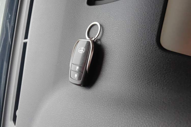 Used Toyota RAV4 2016 2.0L CVT Two-Wheel Drive Fashion Edition China V Standard Interior 1