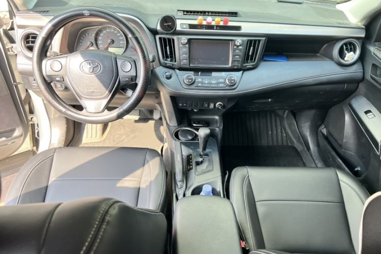 Used Toyota RAV4 2016 2.0L CVT Two-Wheel Drive Fashion Edition China V Standard Interior 1