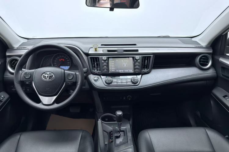 Used Toyota RAV4 2016 2.0L CVT Two-Wheel Drive Fashion Edition China V Standard Interior 1