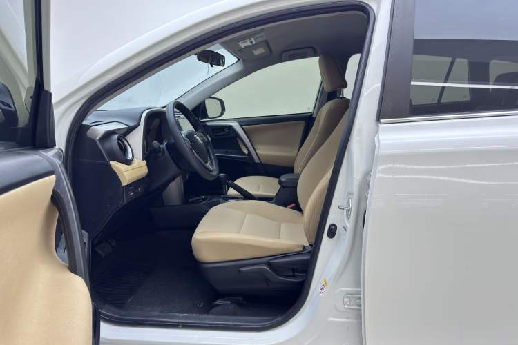 Used Toyota RAV4 2016 2.0L CVT Two-Wheel Drive Urban Edition China V Standard Interior 1