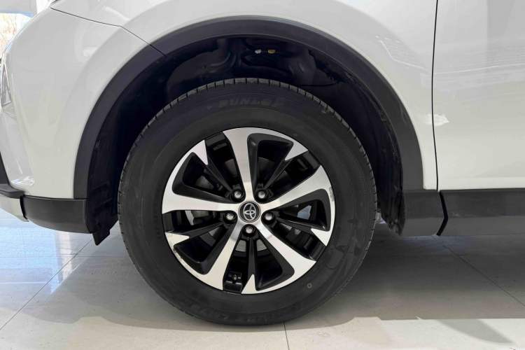 Used Toyota RAV4 2016 2.0L CVT Two-Wheel Drive Comfort Edition China V Standard Interior 11