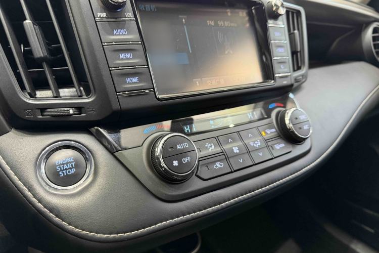 Used Toyota RAV4 2016 2.0L CVT Two-Wheel Drive Comfort Edition China V Standard Interior 12