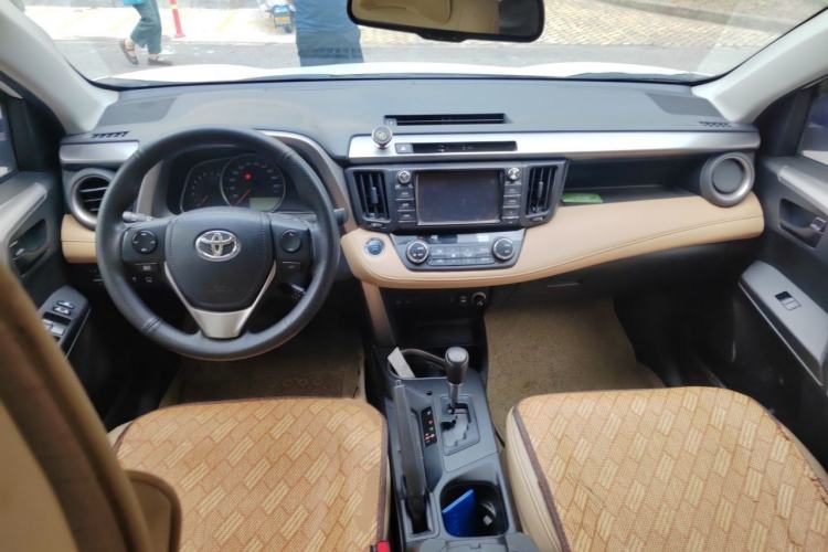 Used Toyota RAV4 2016 2.0L CVT Two-Wheel Drive Fashion Edition China V Standard Interior 2