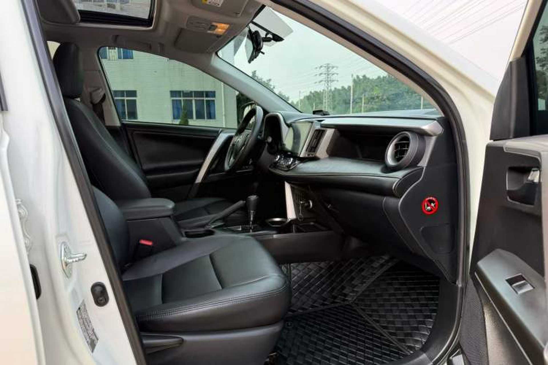 Used Toyota RAV4 2016 2.0L CVT Two-Wheel Drive Fashion Edition China V Standard Interior 2