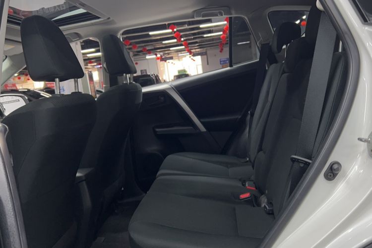 Used Toyota RAV4 2016 2.0L CVT Two-Wheel Drive Comfort Edition China V Standard Interior 2