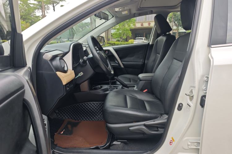 Used Toyota RAV4 2016 2.0L CVT Two-Wheel Drive Fashion Edition China V Standard Interior 2