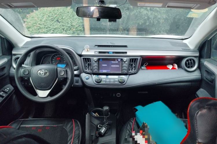 Used Toyota RAV4 2016 2.0L CVT Two-Wheel Drive Fashion Edition China V Standard Interior 2
