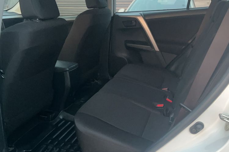Used Toyota RAV4 2016 2.0L CVT Two-Wheel Drive Fashion Edition China V Standard Interior 2