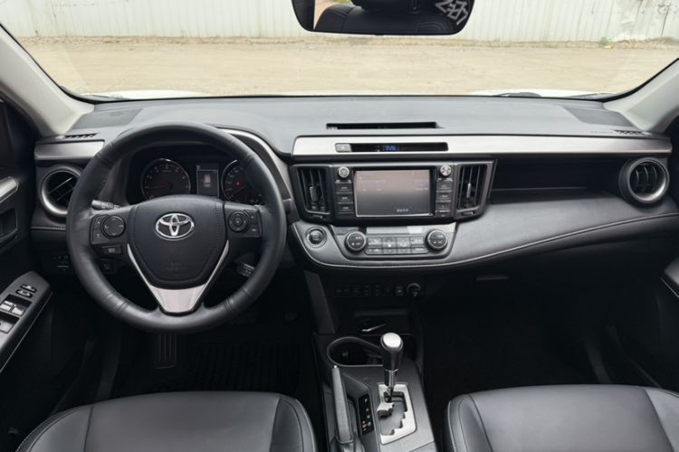 Used Toyota RAV4 2016 2.0L CVT 4x4 New Edition China V Standard Interior 2