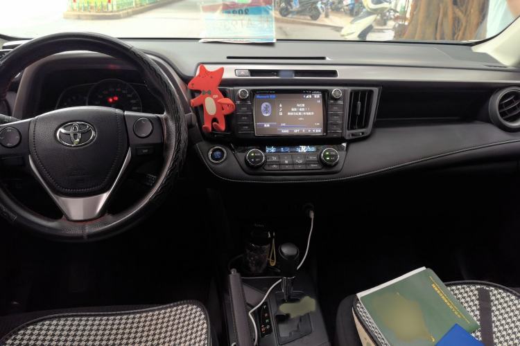 Used Toyota RAV4 2016 2.0L CVT Two-Wheel Drive Fashion Edition China V Standard Interior 2