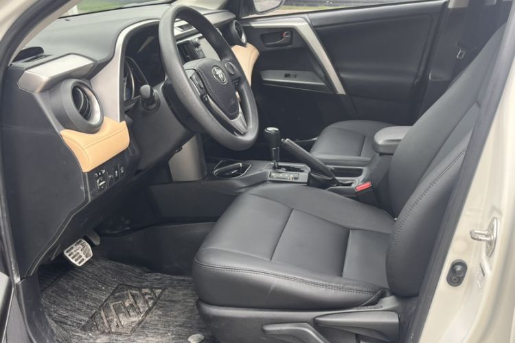 Used Toyota RAV4 2016 2.0L CVT Two-Wheel Drive Fashion Edition China V Standard Interior 2