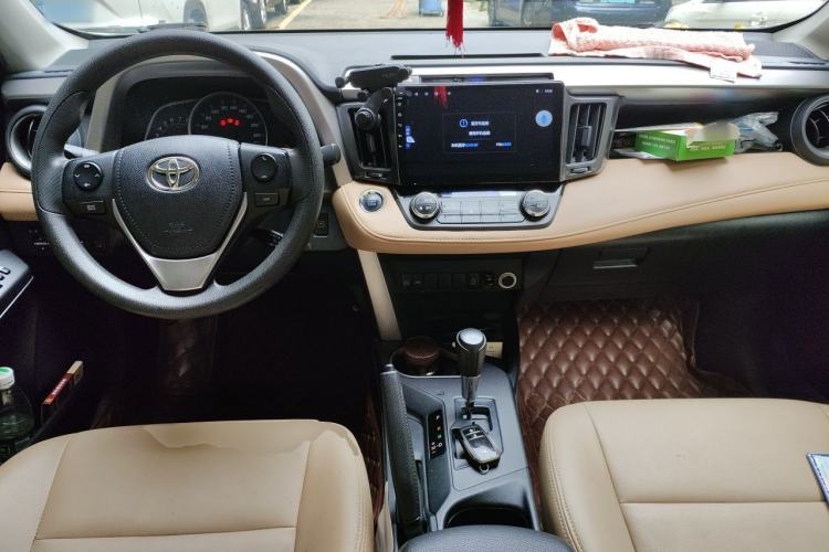 Used Toyota RAV4 2016 2.0L CVT Two-Wheel Drive Fashion Edition China V Standard Interior 2