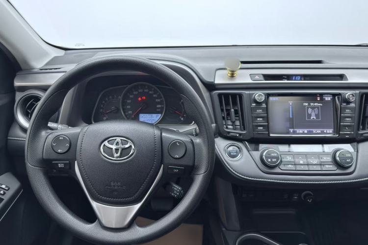 Used Toyota RAV4 2016 2.0L CVT Two-Wheel Drive Fashion Edition China V Standard Interior 2