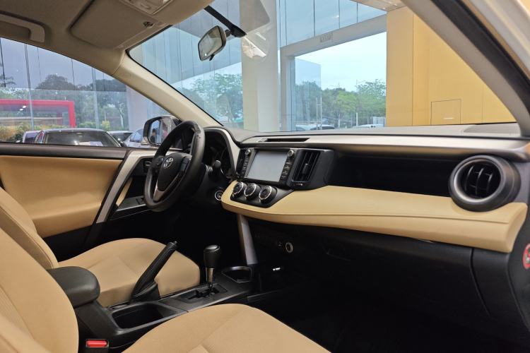 Used Toyota RAV4 2016 2.0L CVT Two-Wheel Drive Urban Edition China V Standard Interior 2