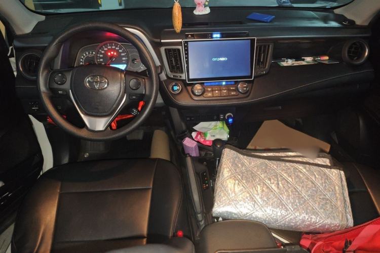 Used Toyota RAV4 2016 2.0L CVT Two-Wheel Drive Fashion Edition China V Standard Interior 2