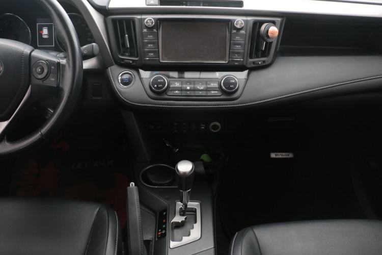 Used Toyota RAV4 2016 2.0L CVT Two-Wheel Drive Smart Edition China V Standard Interior 3