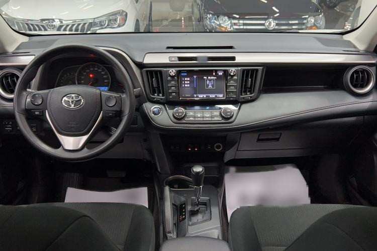 Used Toyota RAV4 2016 2.0L CVT Two-Wheel Drive Comfort Edition China V Standard Interior 3