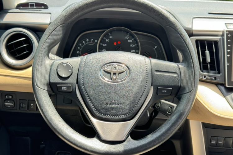 Used Toyota RAV4 2016 2.0L CVT Two-Wheel Drive Urban Edition China V Standard Interior 3